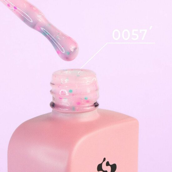 Candy Cover Base 12ml roze fles met kleurrijke glitters en druppel boven het flesje