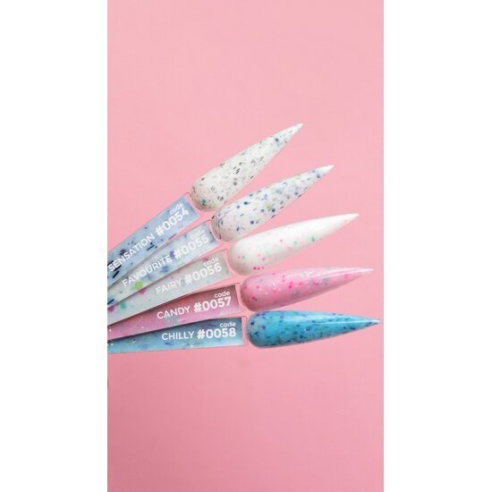 DNKa Candy Cover Base 12ml stalen in diverse pastelkleuren met glitters op roze achtergrond