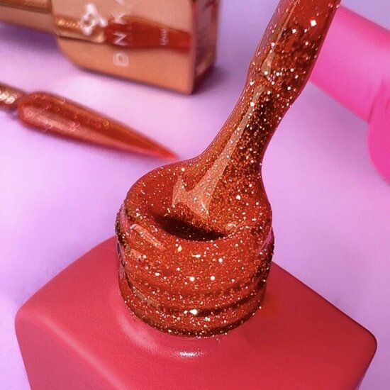 DNKa Cover Base Force glitterende rode base met glanzende textuur en TPO vrije formule