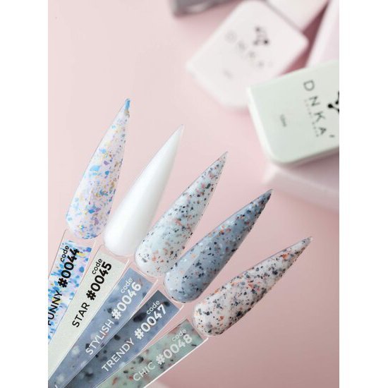 Nagelproducten groothandel DNKa met stijlvolle en trendy glitter stalen in zachte kleuren