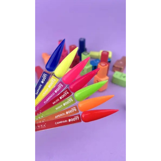 Felgekleurde nagellak stalen in neon tinten neon cover base groothandel DNKa op paarse achtergrond