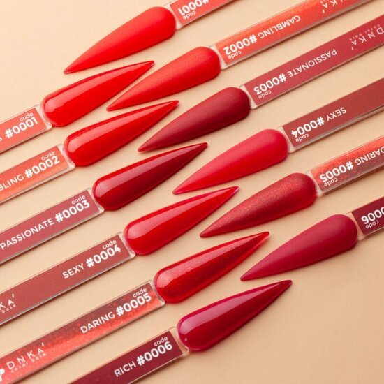 TPO-vrije nagelproducten van DNKa met verschillende tinten rood en roze voor mooie manicure