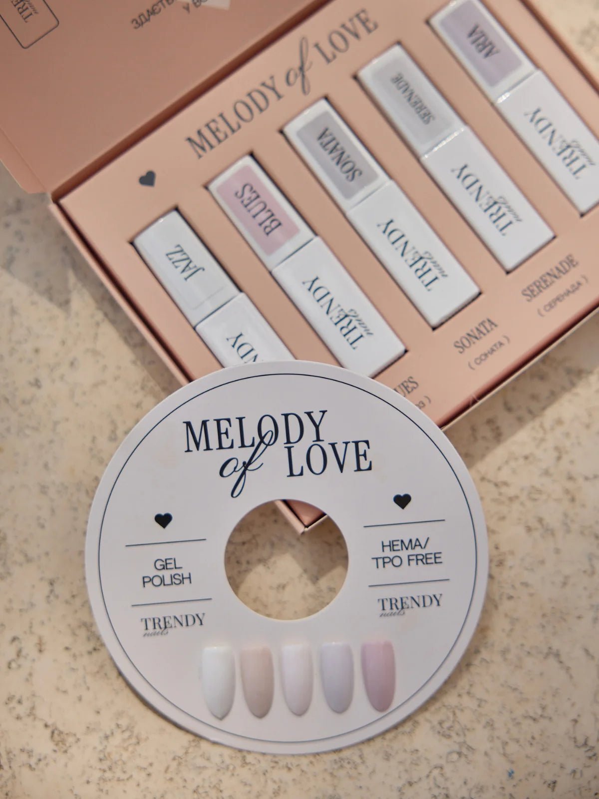 Melody of Love gellak Aria 8ml met verschillende tinten en een kleurrijke presentatie.