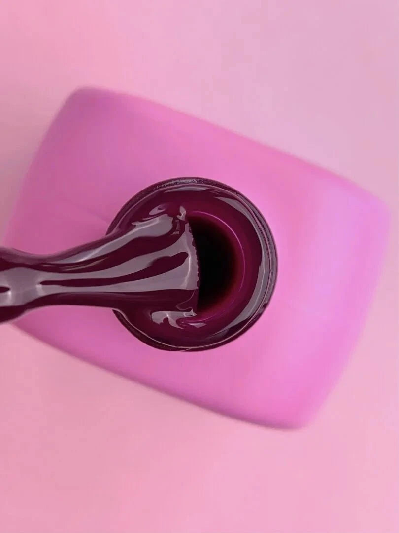 LUNA Cover Base DRAMA QUEEN 13ml met een rijke paarse kleur voor nail art en gelnagels