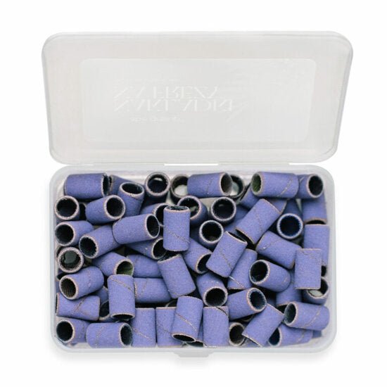 Set van schuurrolletjes 6mm nagels in een doorzichtige bewaardoos voor nagelverzorging