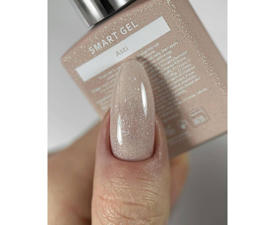 HEYLOVE BIAB gel nagellak in Asti met een glanzende, nude tint