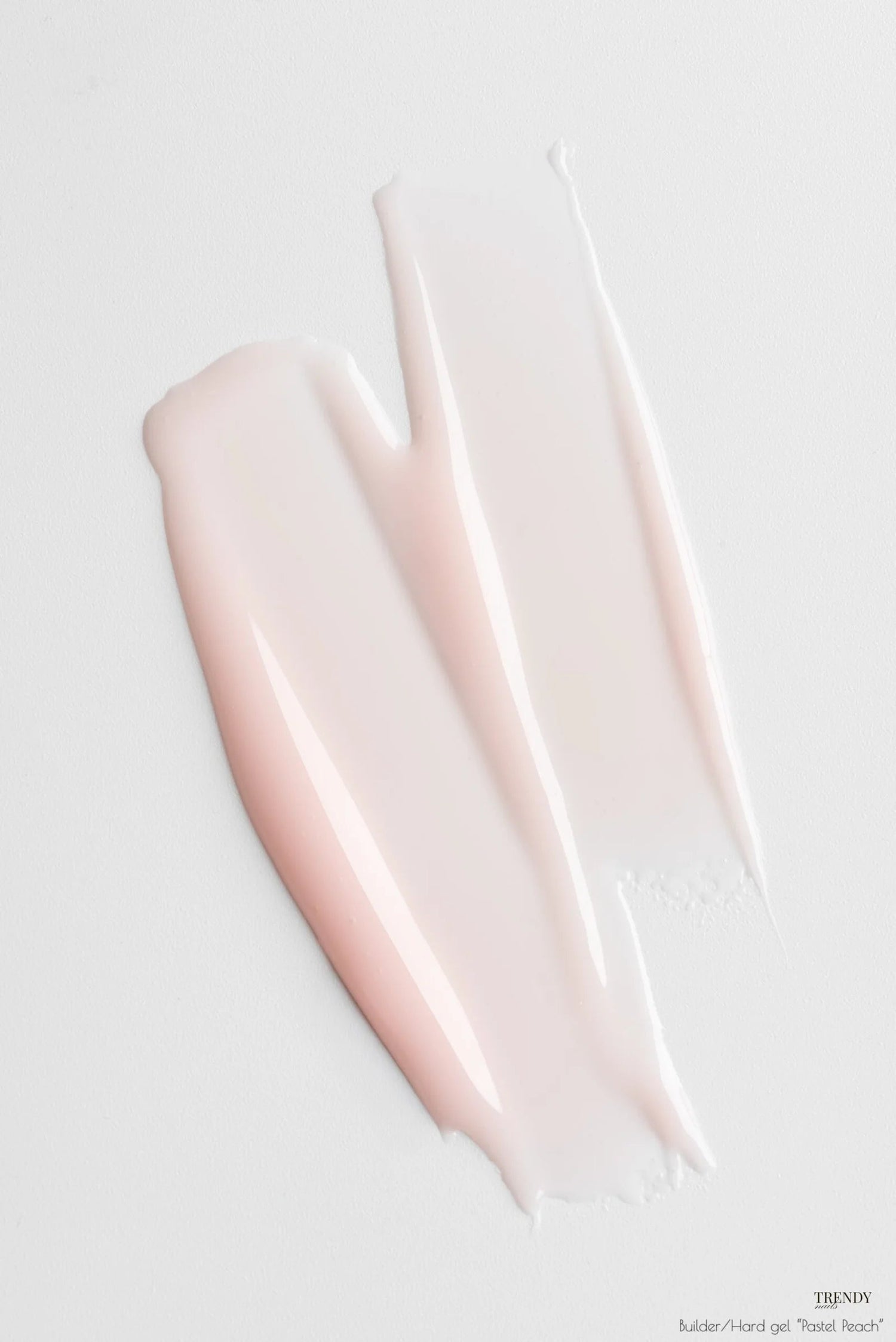 Builder gel pastel peach in twee strepen voor een soepele nagelbedekking