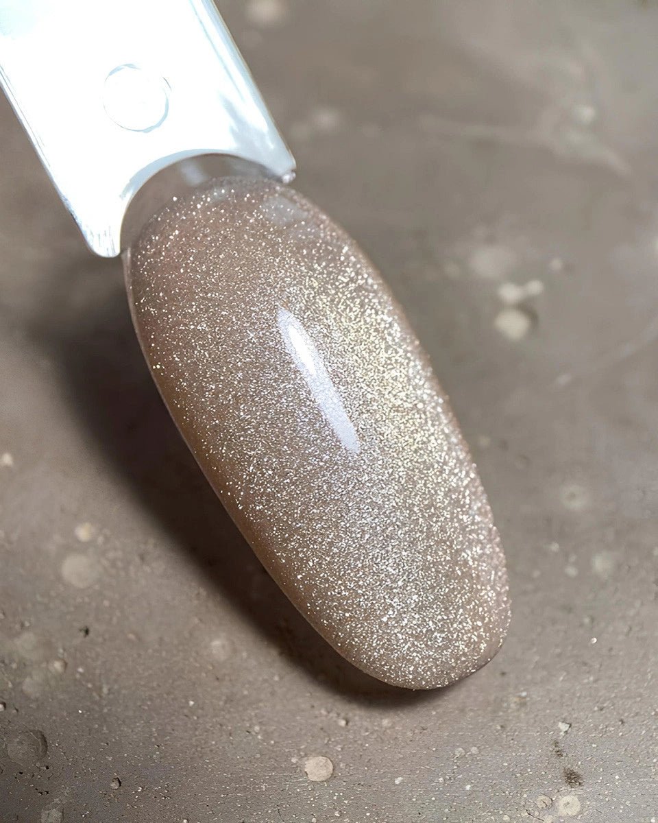 DARK Gellak Cat Eye 08 glanzende nagellak kleur met een sprankelende afwerking voor een elegante look