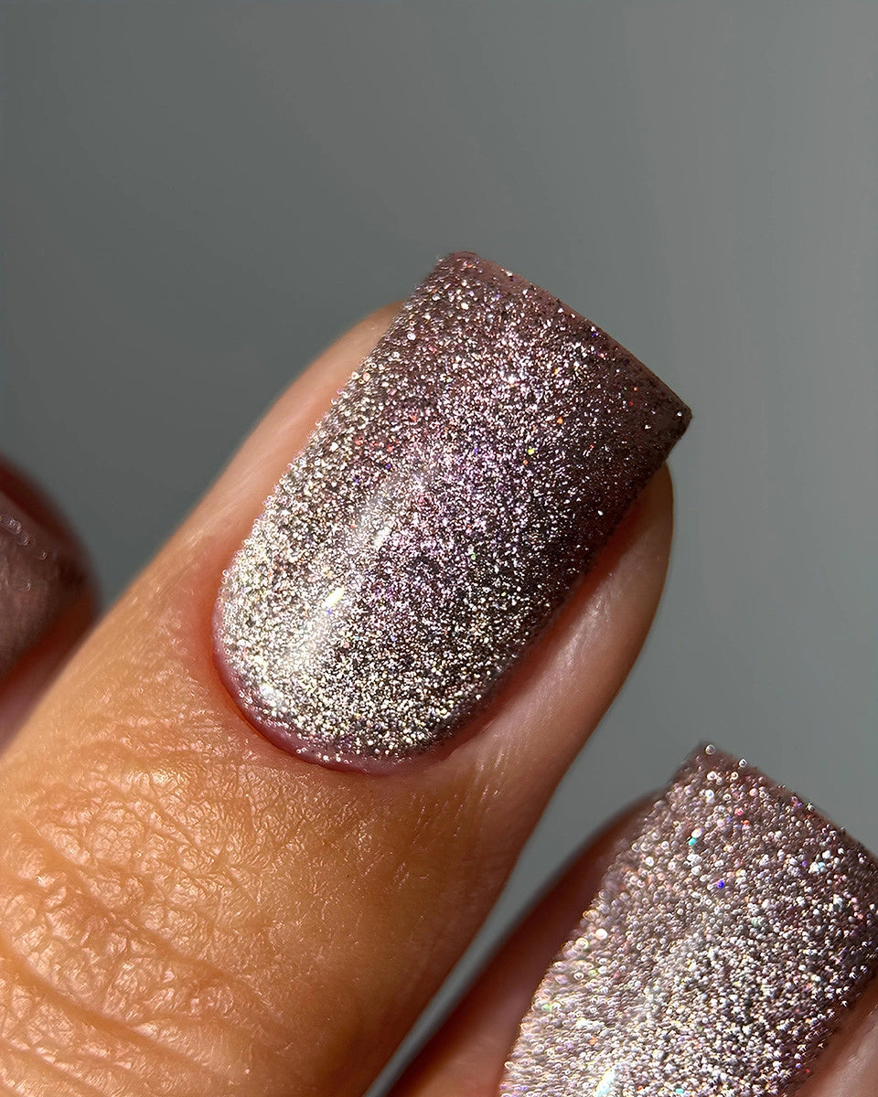 DARK Gellak Night Cat 04 in shimmery paars voor nagelstyling