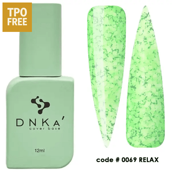 DNKa Cover Base 0069 kopen groene fles met twee voorbeelden van nagelkleuren in relax tint