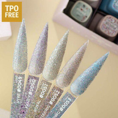Glitterende DNKa cover base kopen nagellakstalen in verschillende pastelkleuren met glinstereffect
