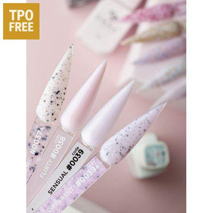Nagelgroothandel producten met verschillende pastel cover base op display staven