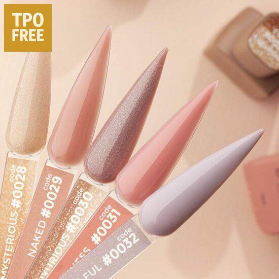 Professionele nagelproducten van DNKa met verschillende nude en glitter tinten voor stijlvolle manicure