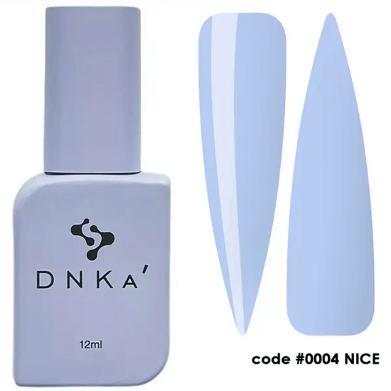 DNKa Top Cover Nice flesje in lichtblauwe kleur met bijpassende nagelstalen