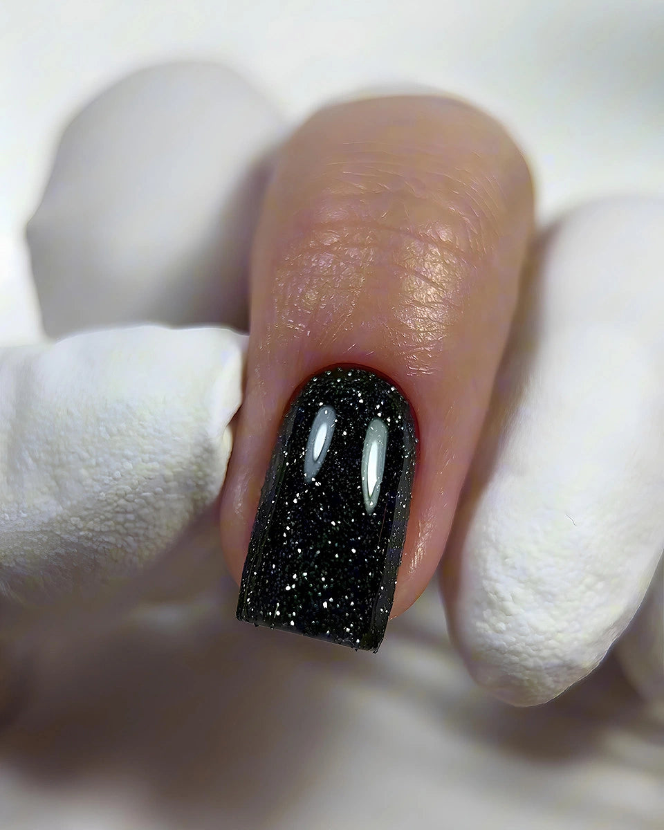 DARK donkere gellak flash in zwart voor een luxe nagelstijl