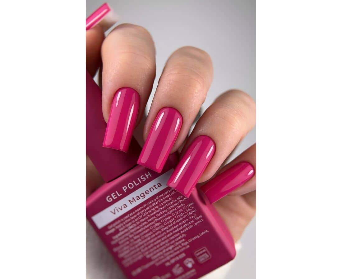 HEYLOVE gellak viva magenta met lange nagels voor een glanzende manicure