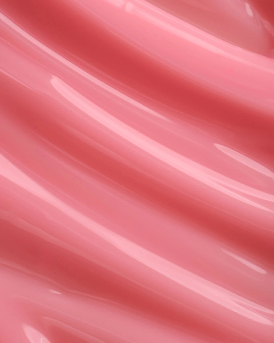 DARK iconic gel nagels in zachtroze kleur voor een glanzende manicure