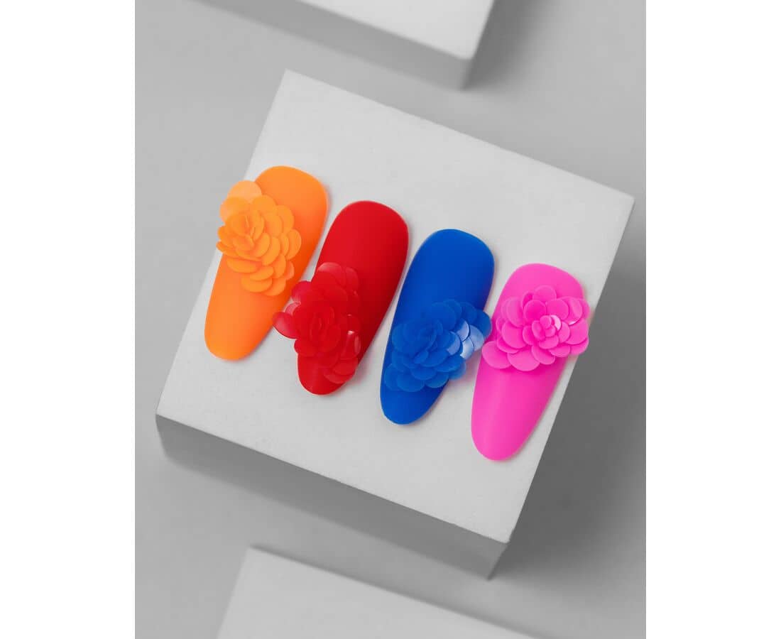 HEYLOVE BIAB gel nagellak oranje met bloemenaccent op acryl nagels