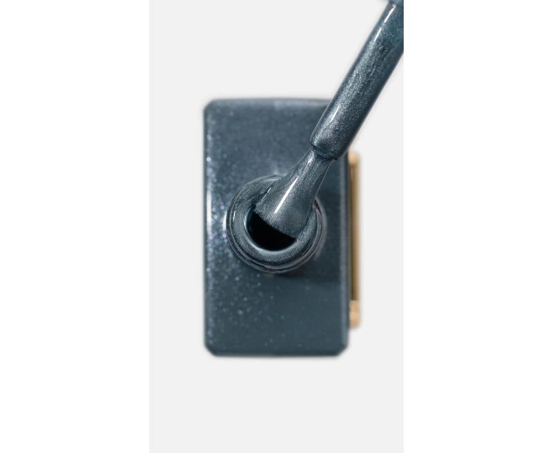 HEYLOVE cat eye gellak in donkergrijs voor een stijlvolle manicure