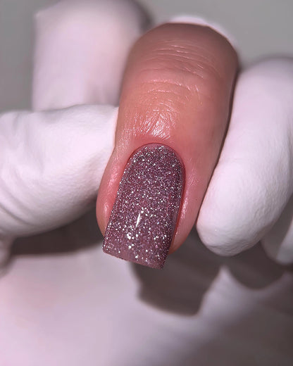 DARK glitter gellak donker in lichtroze kleur voor een sprankelende manicure