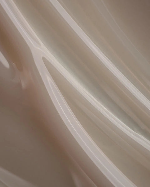 DARK iconische gel nagels in een zachte beige tint voor een glamoureuze uitstraling