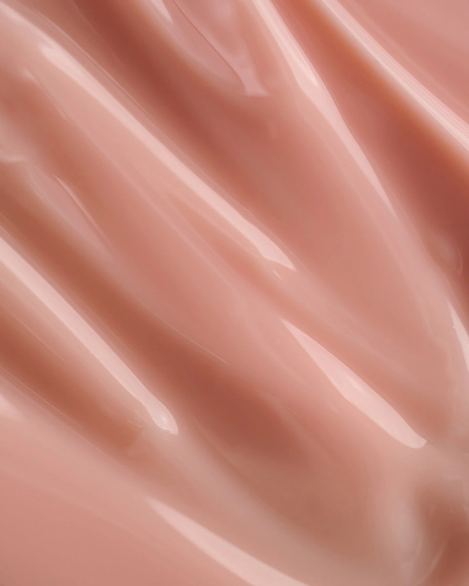 DARK iconic gel nagels in een zachte roze kleur voor stijlvolle manicure