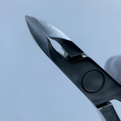 MAVE Cosmetics professionele nagelriemtang met scherpe, duurzame randen voor precisiewerk in nagelverzorging