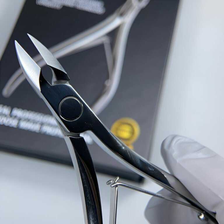 MAVE Cosmetics professionele nagelriemtang met scherpe uiteinden voor nauwkeurige nagelverzorging