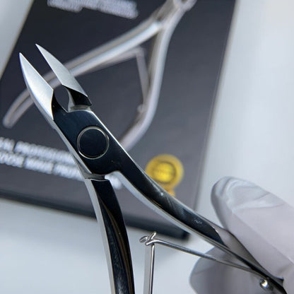 MAVE Cosmetics professionele nagelriemtang met scherpe uiteinden voor nauwkeurige nagelverzorging