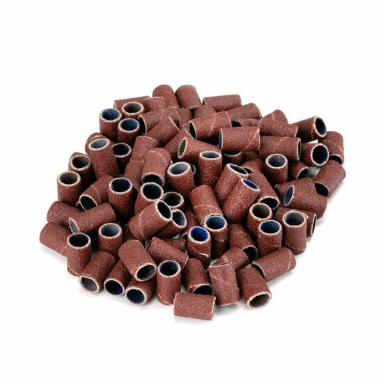 Een verzameling van schuurrolletjes 6mm in een bruine kleur voor schuurmachines en doe-het-zelf projecten