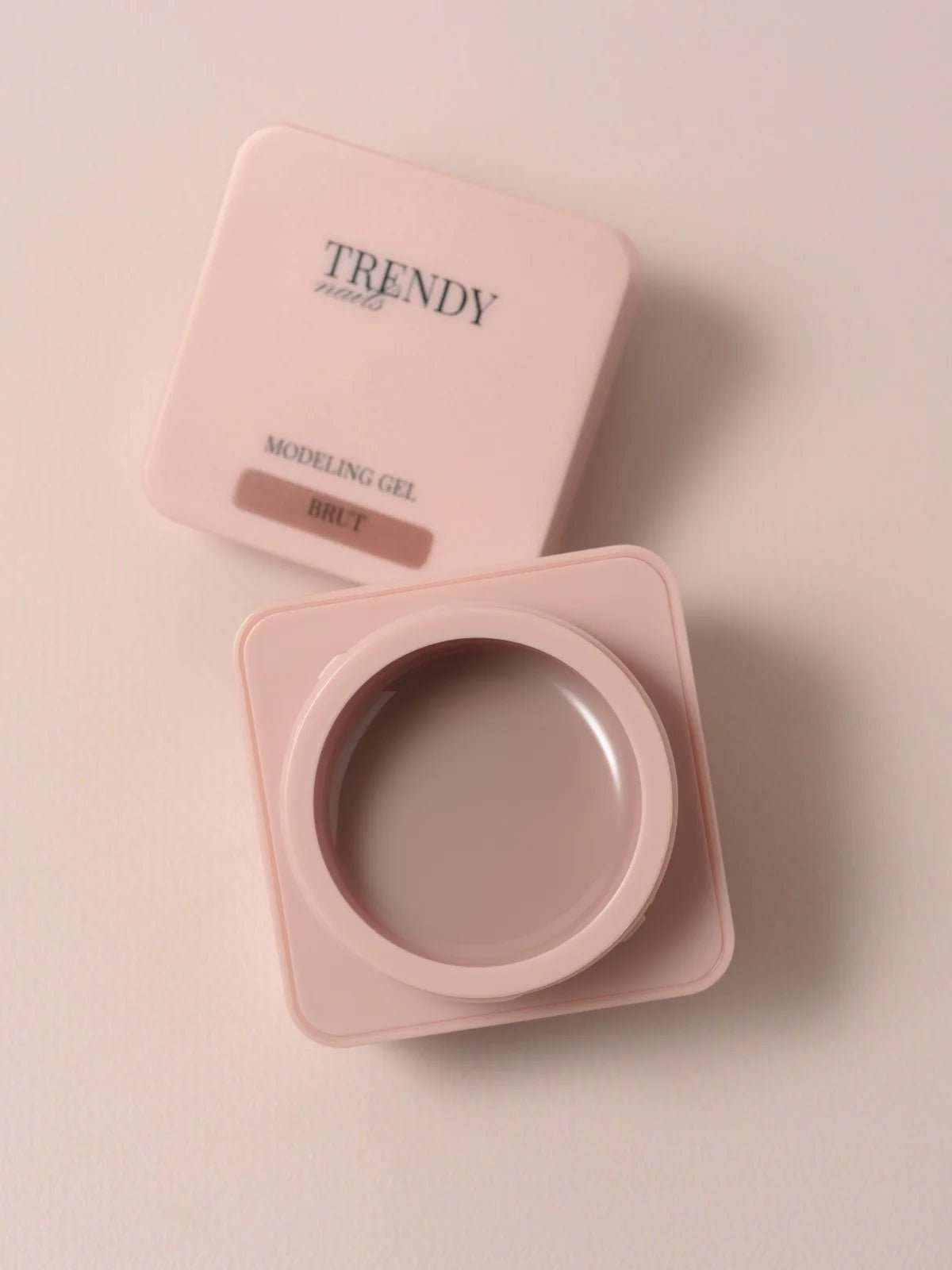 Trendy Nails gel in een roze pot voor perfecte modeling met een lichte tint