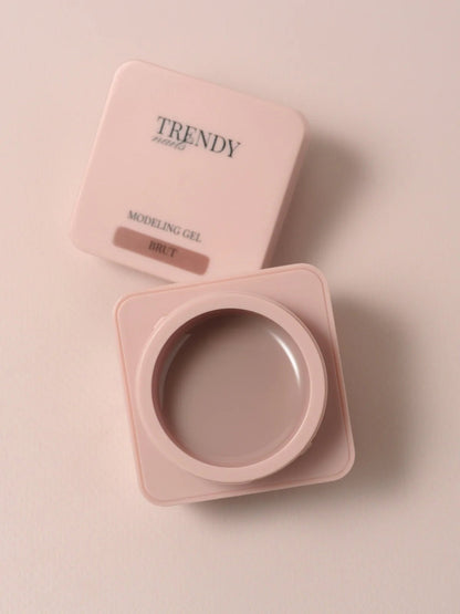 Trendy Nails gel in een roze pot voor perfecte modeling met een lichte tint